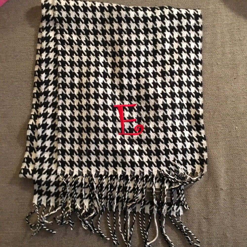 SOFTER THAN CASHMERE Scarf with “E” by D&Y - Picture 4 of 8